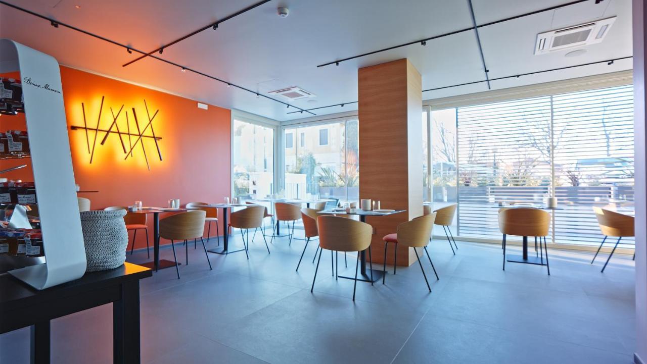 Hotel Cristal 시르미오네 외부 사진